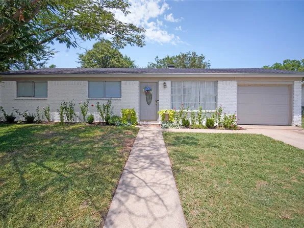 321 E Pine St, Jacksboro, TX 76458