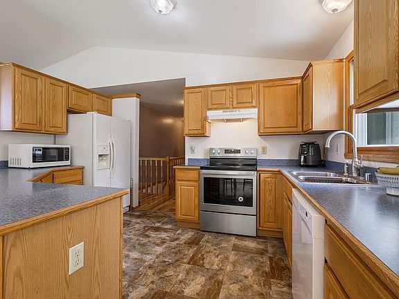 5th image of 10601 S Greenway Dr
