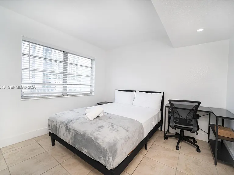 500 NE 26th St #5D — Photo 5