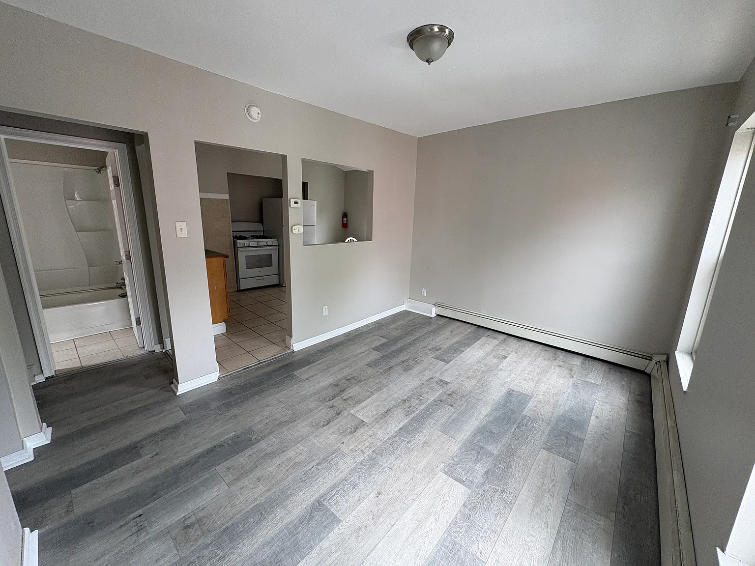 164 N Evans St — Photo 2