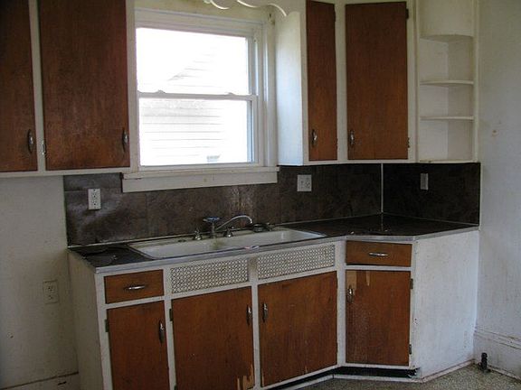 5th image of 319 W Church St