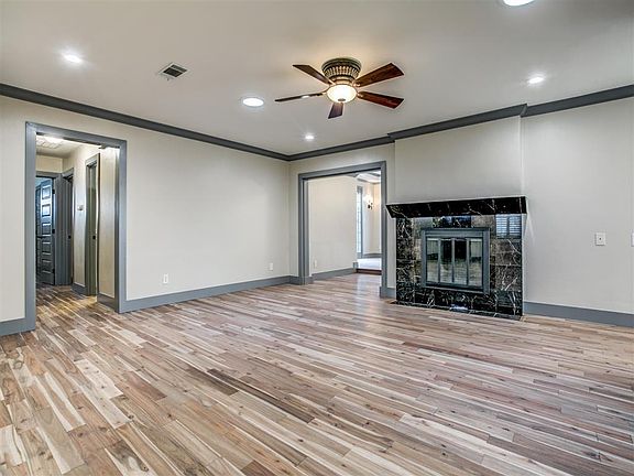 5th image of 1302 Briar Hollow Ln