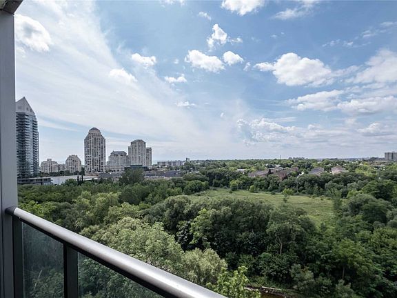 4th image of 88 Park Lawn Rd #1003