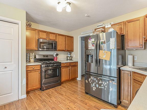4th image of 25027 Fairoaks Dr