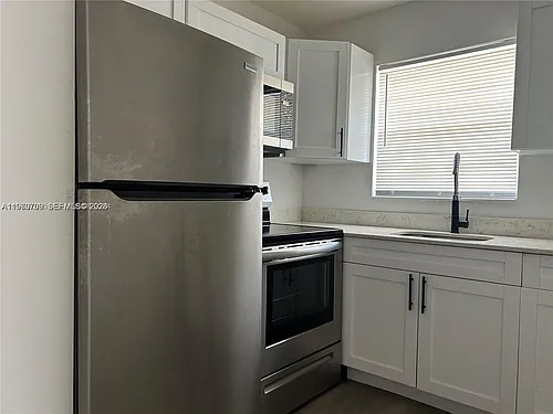 916 SW 10th St #1-3 Photo 1