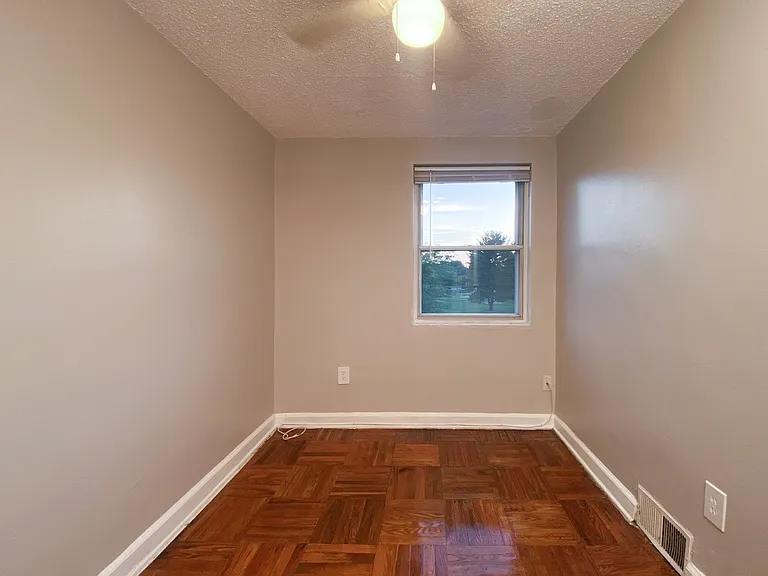 72 Madison Dr — Photo 9