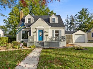 941 Ellsmere St NE, Grand Rapids, MI