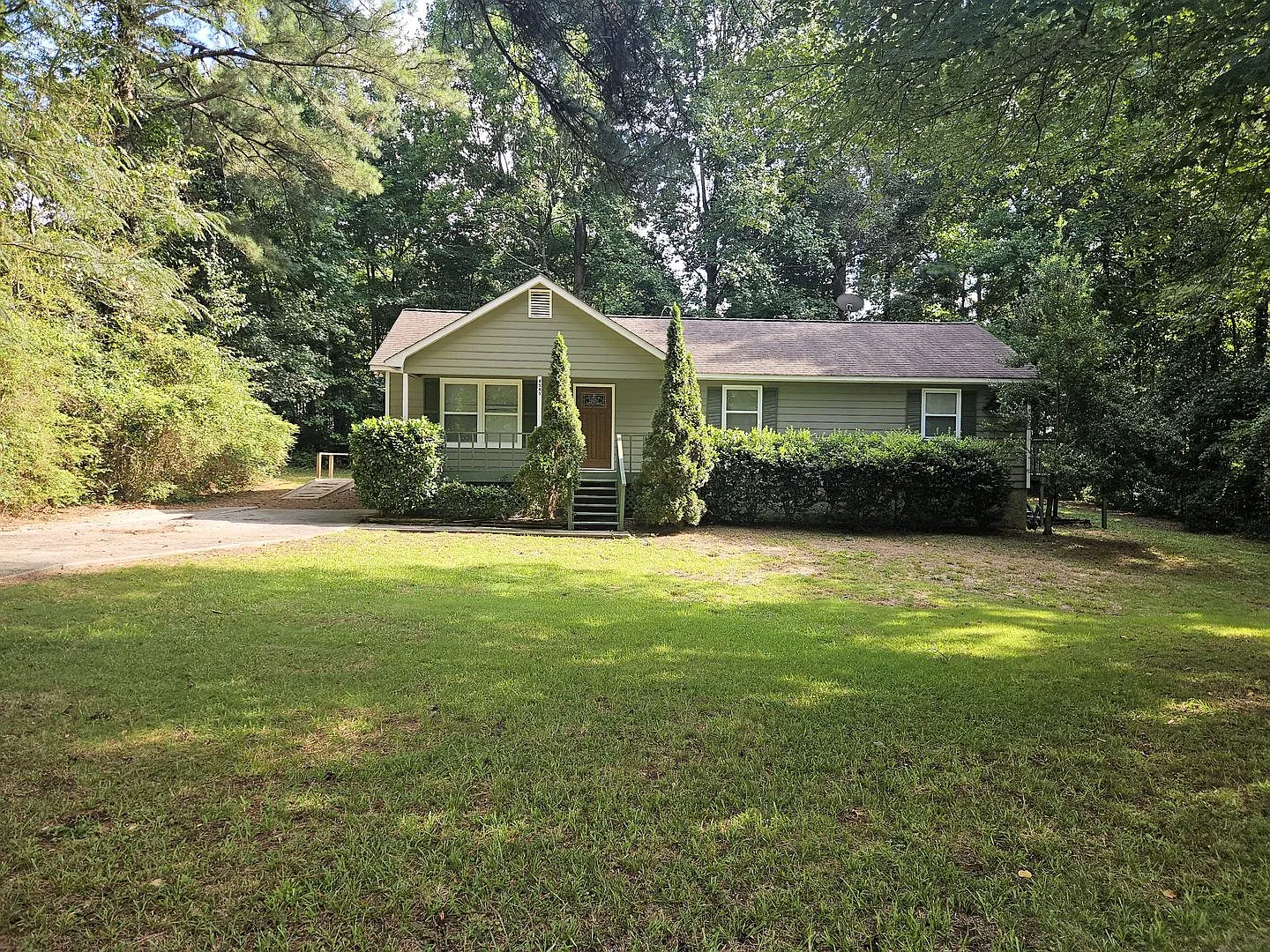 3BR Ranch In Powder Springs — Photo 2