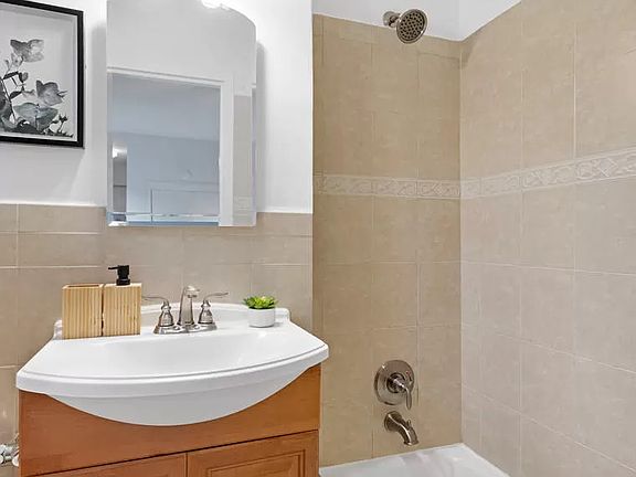 4th image of 2790 Broadway APT 7G