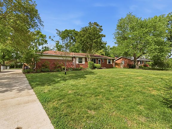 3rd image of 510 Rochelle Dr