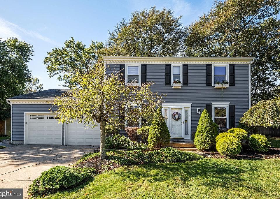 1st image of 110 Westbury Ct