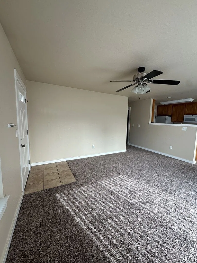 2 Bedroom 2 Bath Townhouse in Ashland — Photo 4
