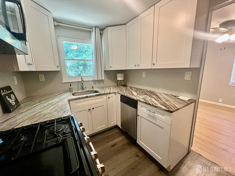 34 Kate Ln — Photo 4