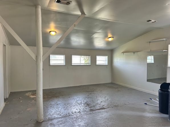 1902 N Highway 95 #E, Little River Academy, TX 76554
