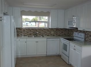 250 Siesta Ln, Largo, FL 33770