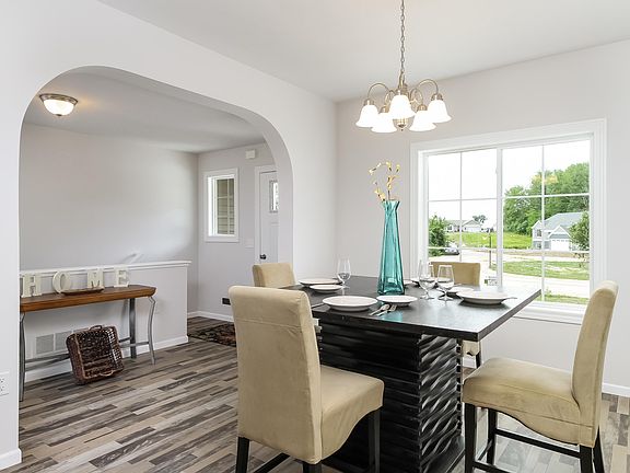 5th image of 303 Taylor Pl NW