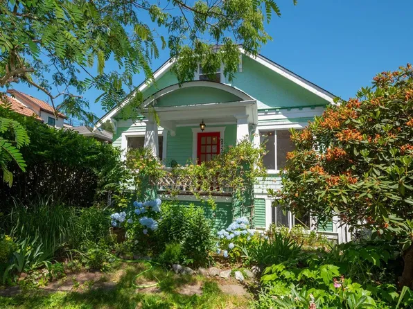 2777 Trinity St, Vancouver, BC V5K 1E6