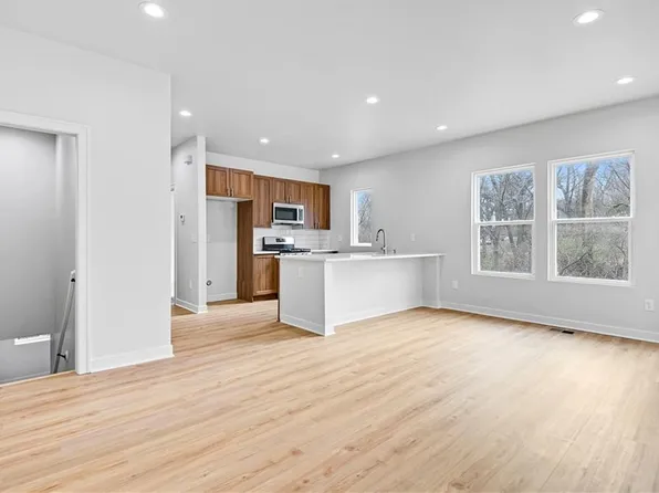 571 Shawnee Rd, Kansas City, KS 66103