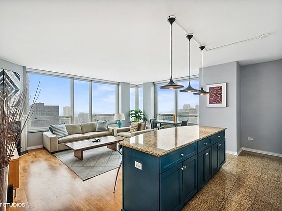 5th image of 33 W Ontario St APT 40E
