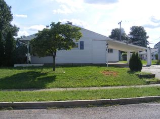 17 Graceful Ln, Levittown, PA 19055