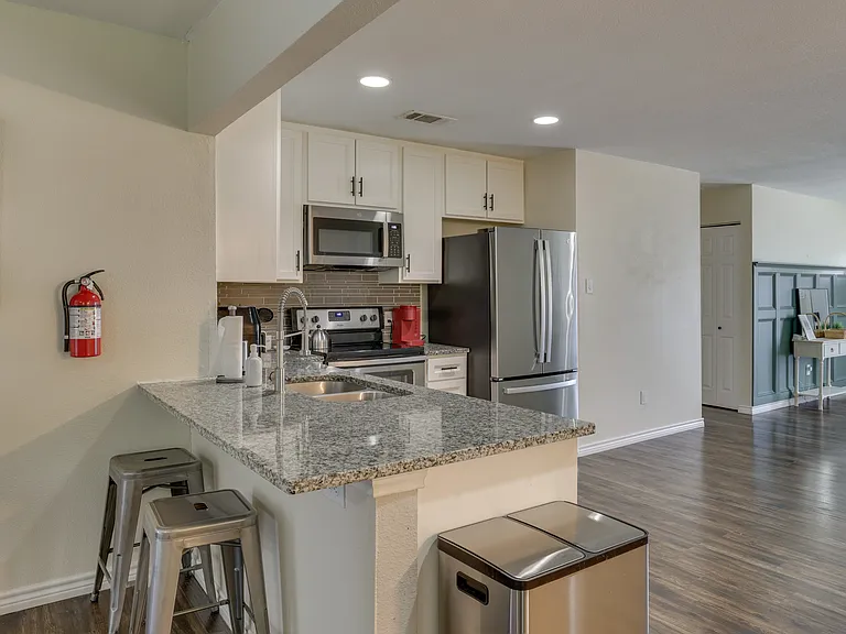 4002 Commonwealth Dr — Photo 4