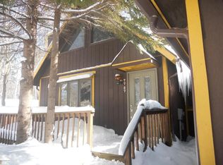 7727 Apple Ln, Tobyhanna, PA 18466