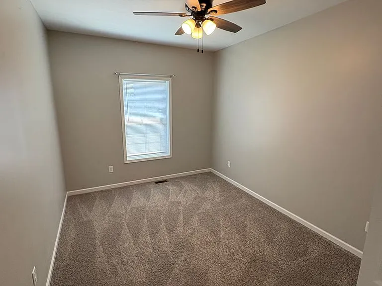 701 Stephanie Ct — Photo 17