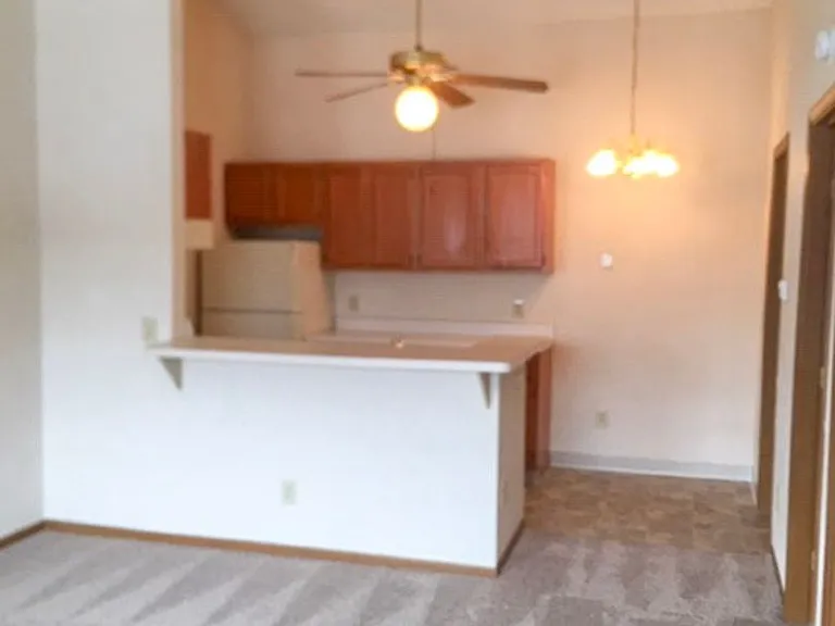 Southampton Apartments — Photo 25