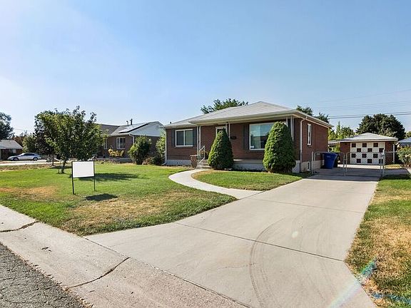 2nd image of 967 E Montclair Dr