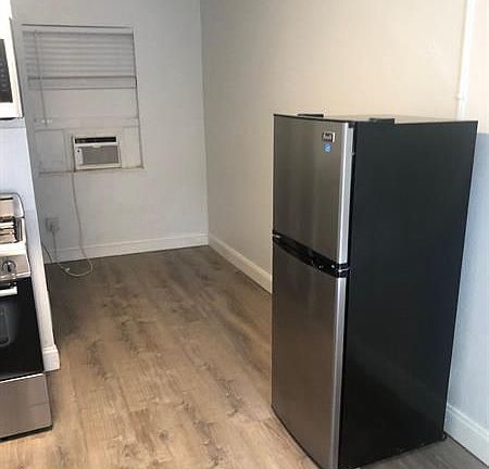 3rd image of 715 N 4th St APT 1