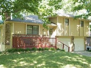 6706 NW Brink St, Parkville, MO 64152