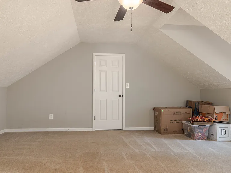 864 Hilton Dr — Photo 9