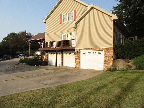 5th image of 612 Lake Dr