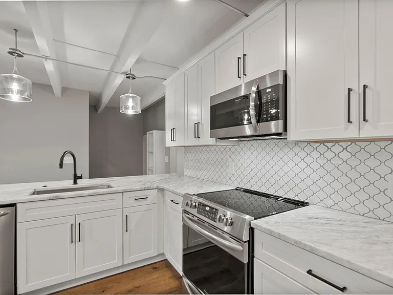 556 N Locust St #111 — Photo 12