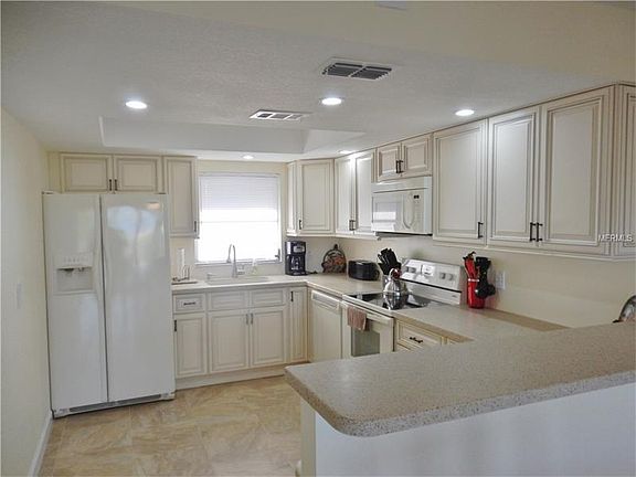 3rd image of 1318 Wesley Dr APT 113