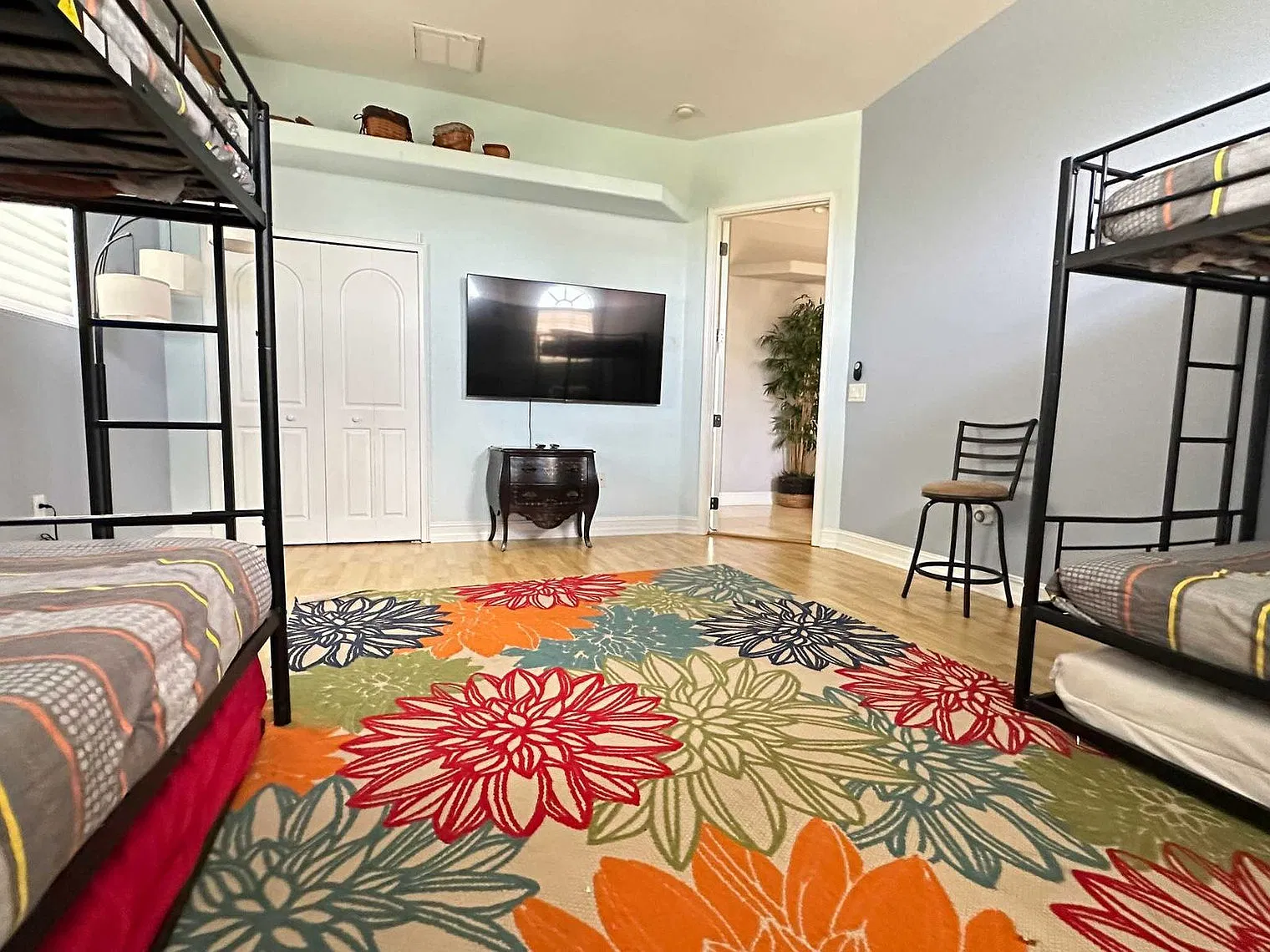5 bed, 3.0 bath, 3745 sqft, $10,893 — Photo 4