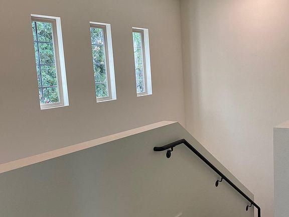 4th image of 30 Suffolk Ave #1