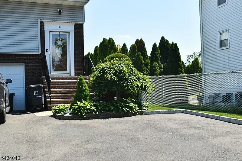 3 bed, 2.0 bath, $3,000 — Photo 2