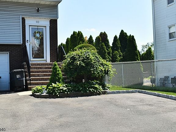 2nd image of 10 Garden Dr Floor 2