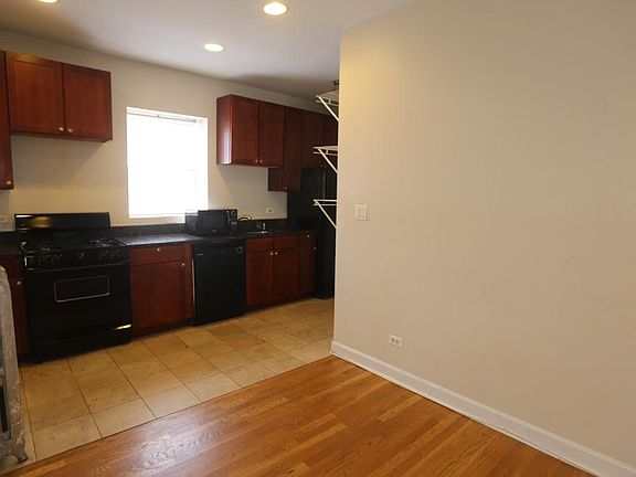3rd image of 3918 N Pine Grove Ave #1FMT
