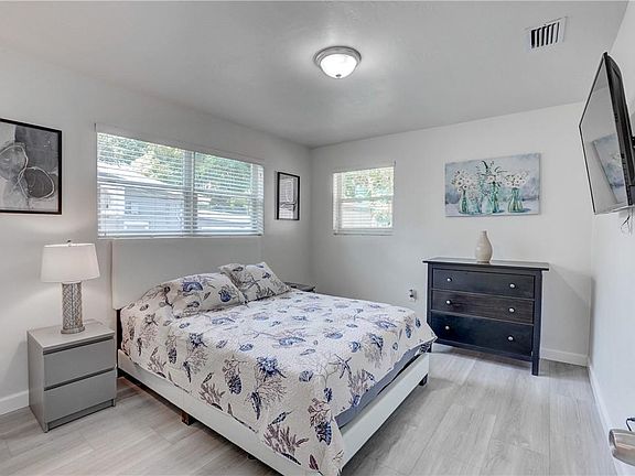 5th image of 2425 NE 183rd St #1
