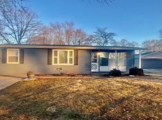 1410 Hollycrest Dr, Champaign, IL