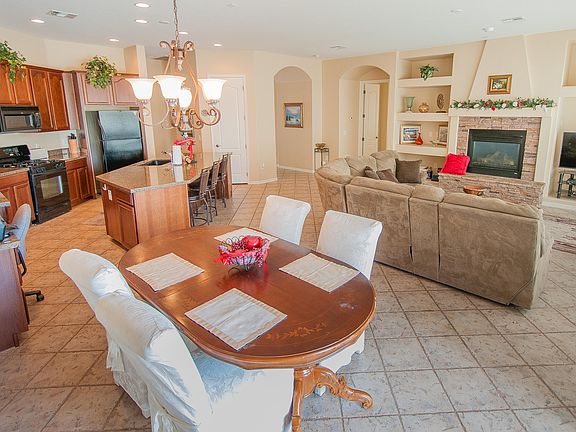 5th image of 440 E Crescent Pl