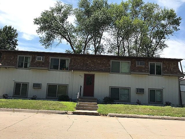 1st image of 422 N 1st St