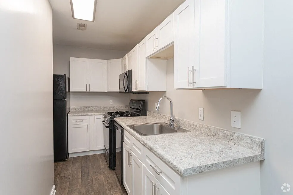 The Avenue Apartments — Photo 1