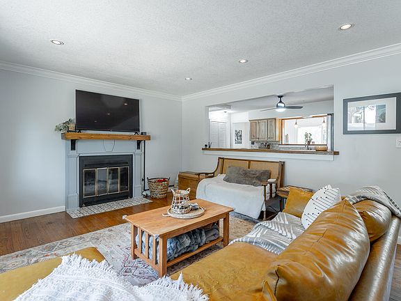 2nd image of 3801 Highland Cir