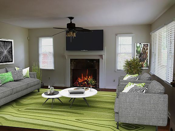 Large Living Room w/fireplac