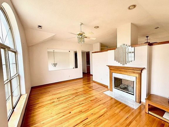 3rd image of 2615 Sabin Way