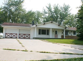 4213 180th St, Clinton, IA 52732