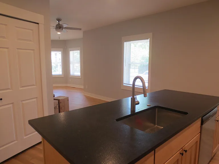4403 Franklin Blvd — Photo 6